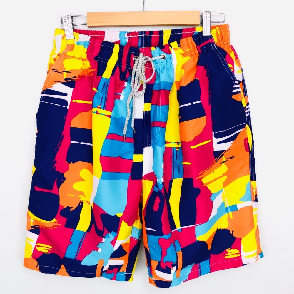 NWOT MENS VIBRANT MULTICOLOR SWIMMING TRUNKS